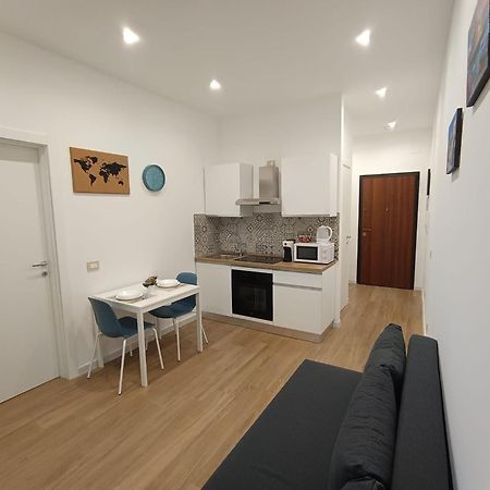 Dimora Crispi 70 Apartment Bari Bagian luar foto
