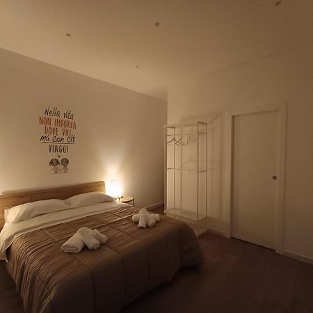 Dimora Crispi 70 Apartment Bari Bagian luar foto