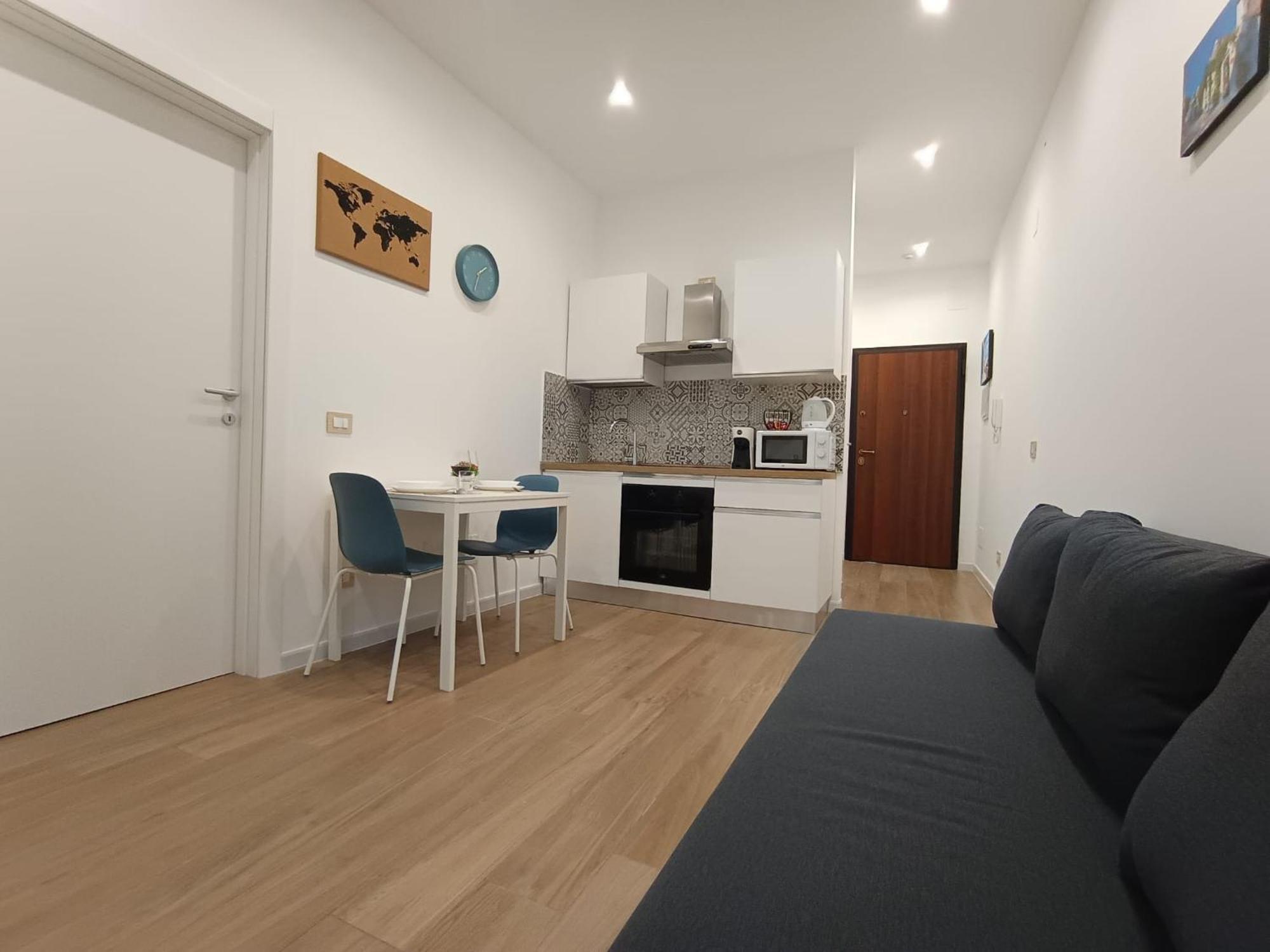 Dimora Crispi 70 Apartment Bari Bagian luar foto