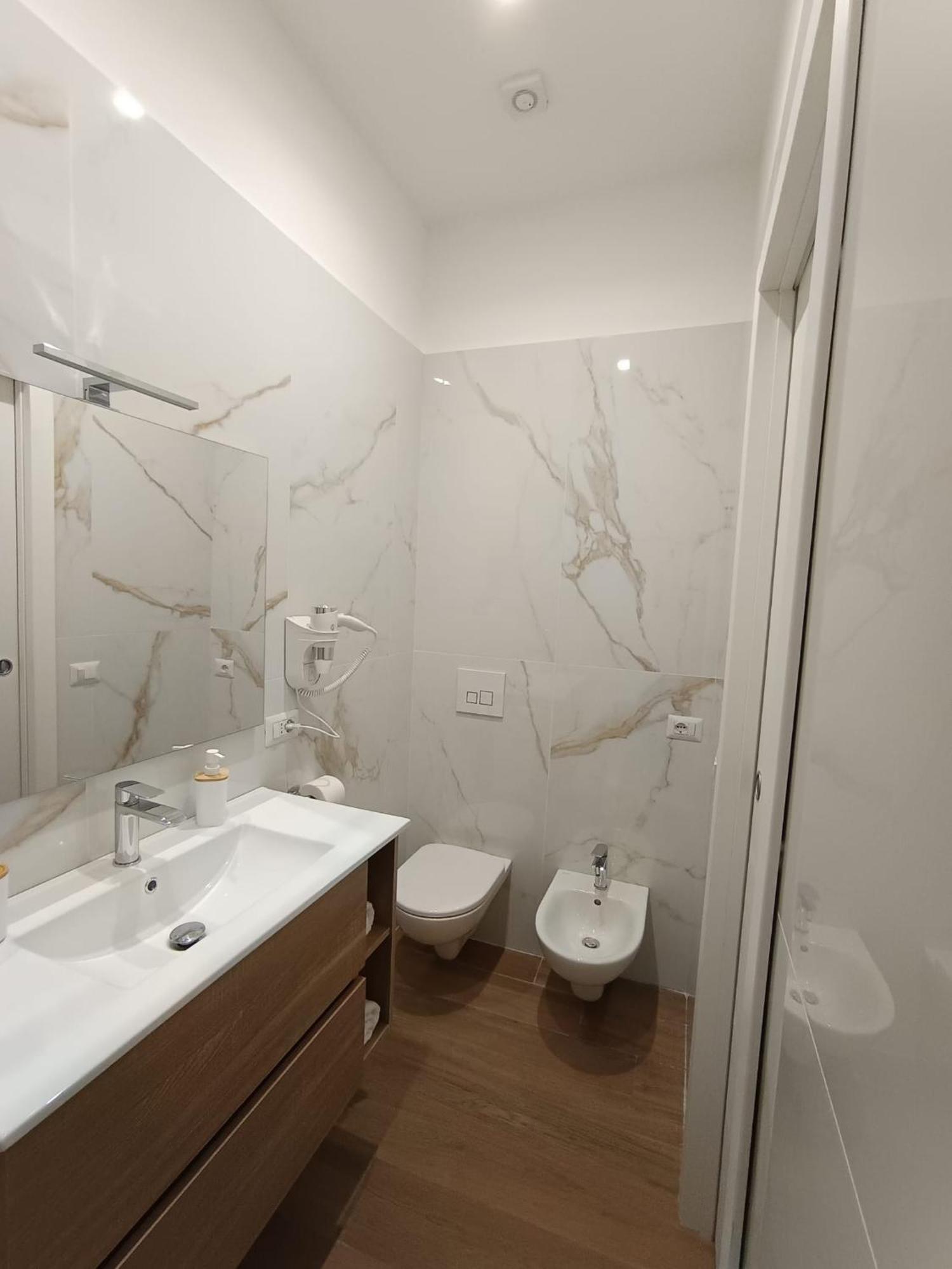 Dimora Crispi 70 Apartment Bari Bagian luar foto