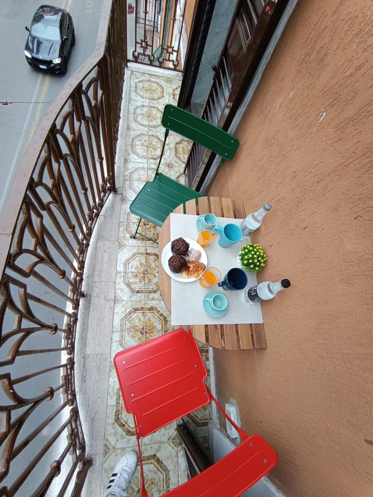 Dimora Crispi 70 Apartment Bari Bagian luar foto