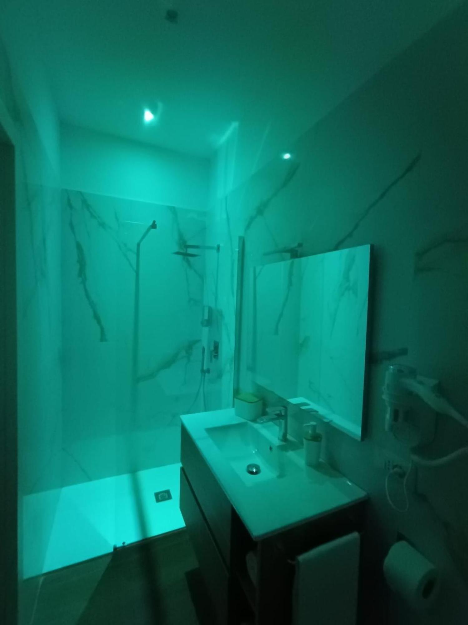 Dimora Crispi 70 Apartment Bari Bagian luar foto