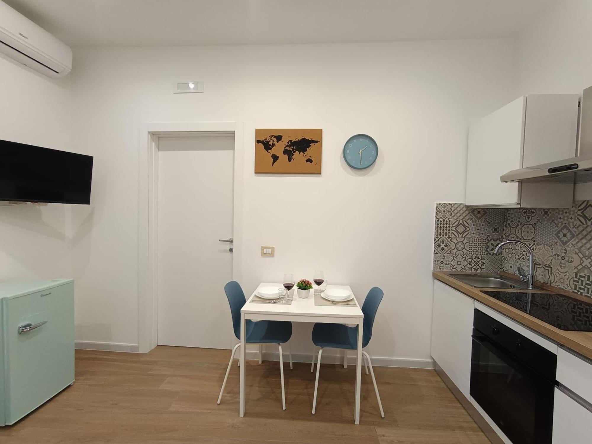 Dimora Crispi 70 Apartment Bari Bagian luar foto