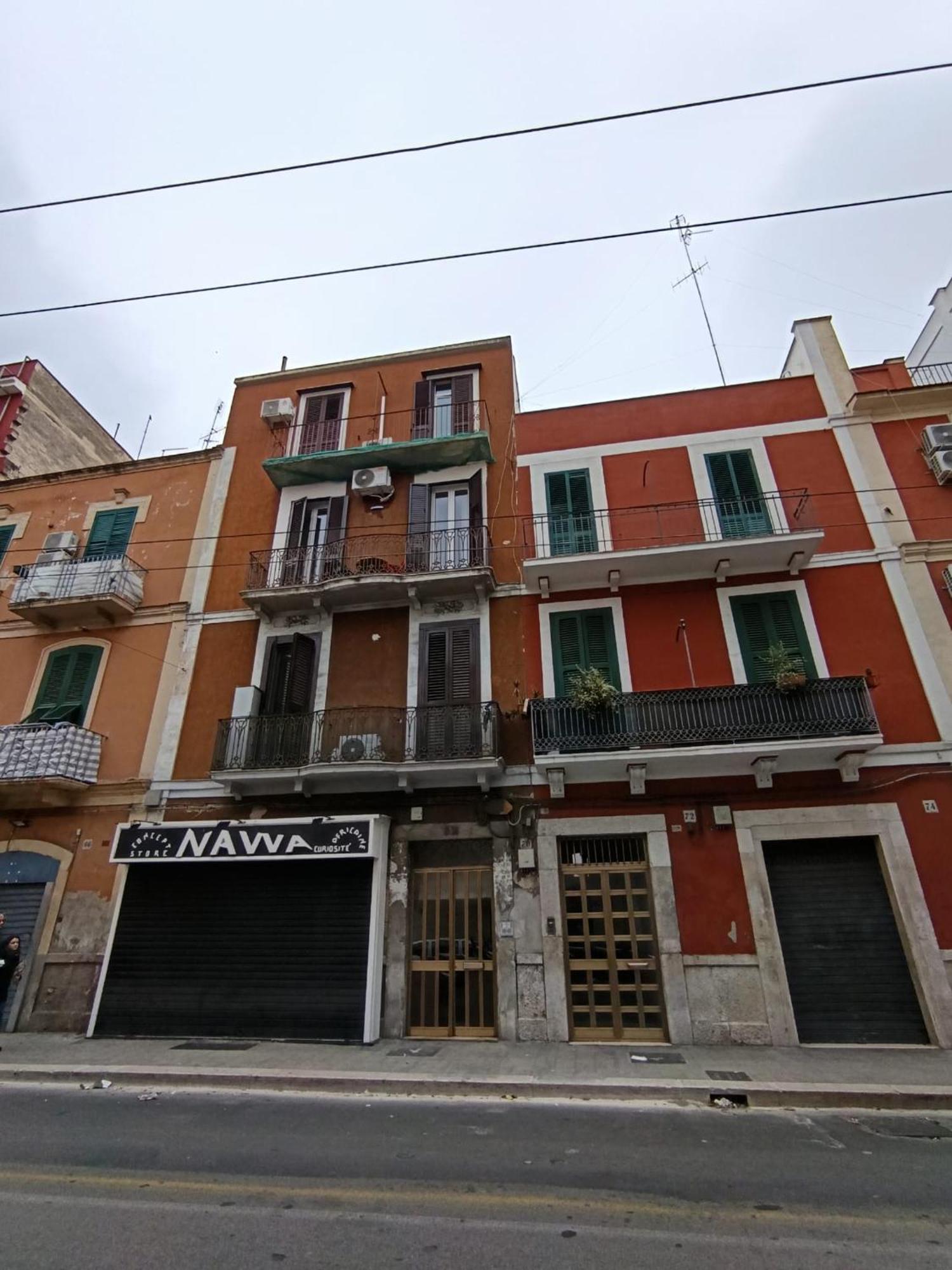 Dimora Crispi 70 Apartment Bari Bagian luar foto